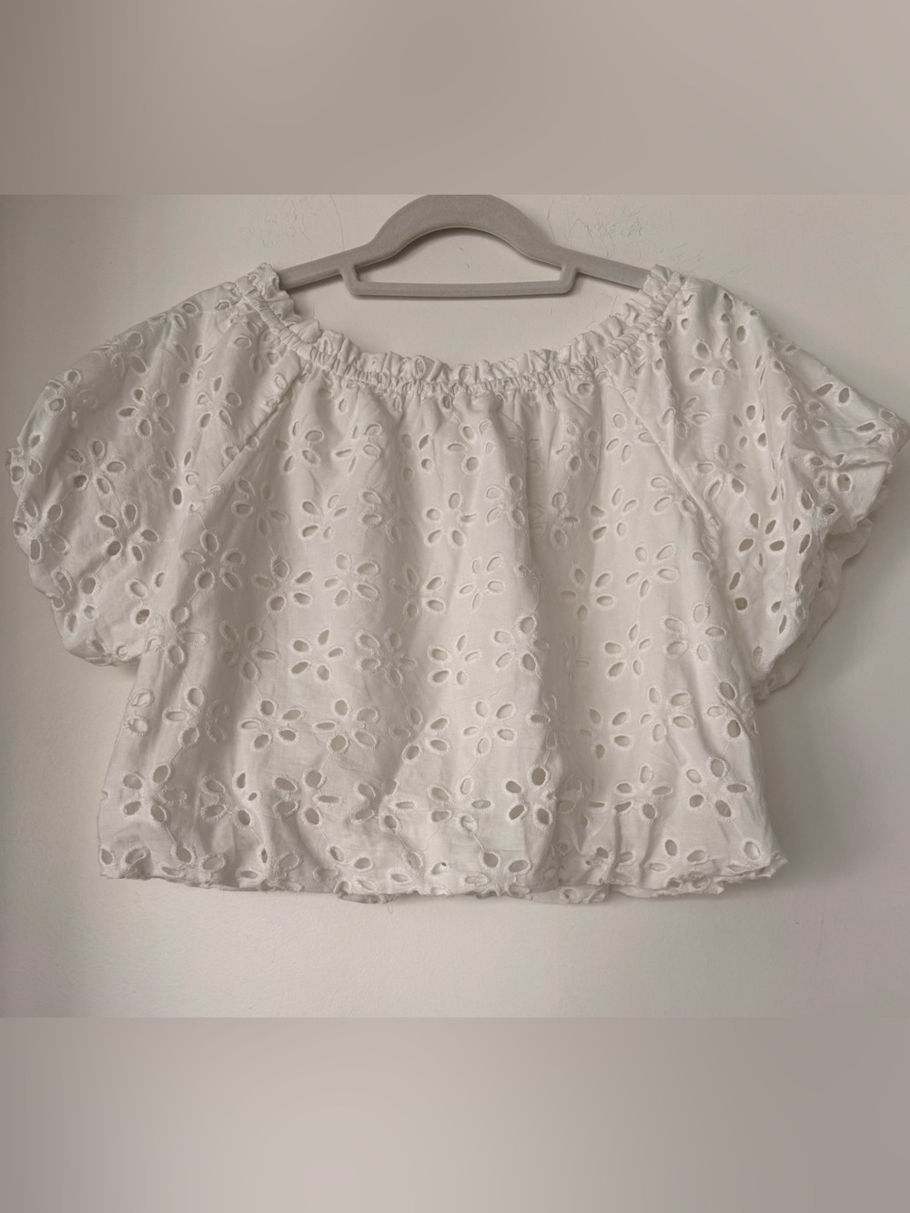 White Eyelet Puff-Sleeve Off-Shoulder Blouse - Picture 4 of 6